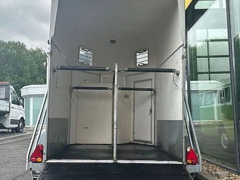 Blomert 2 Pferde Holz/Poly Sattelkammer 2t.