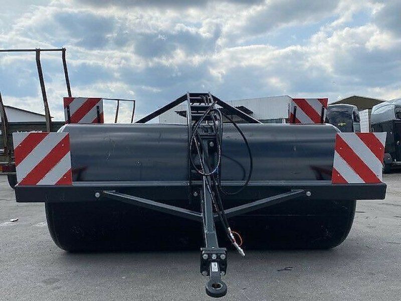 Metal Technik Wiesenwalze hydr Fahrwerk 3m