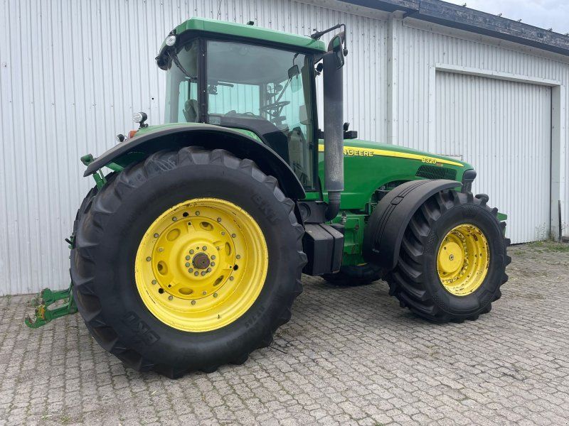 John Deere 8320
