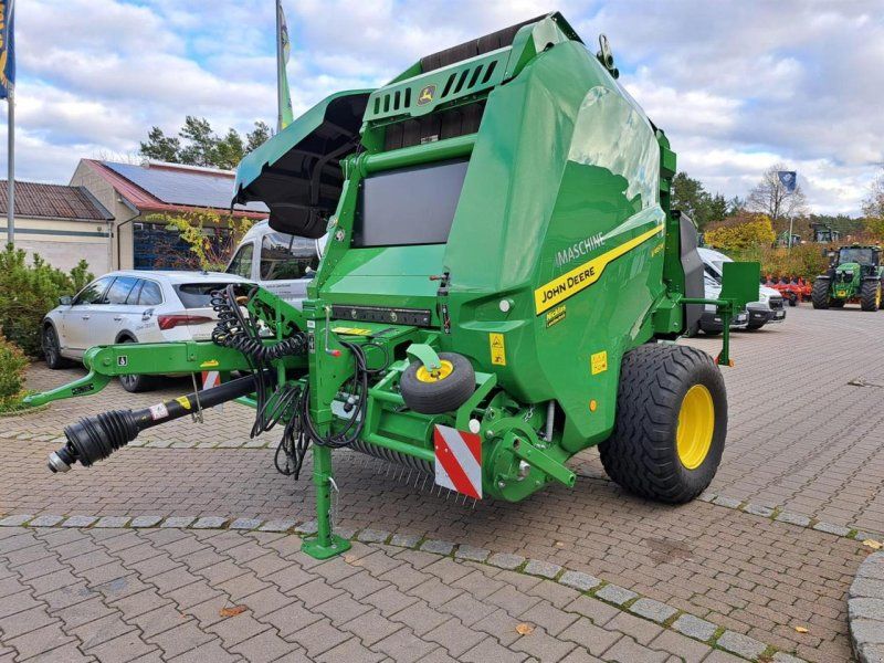 John Deere V461M