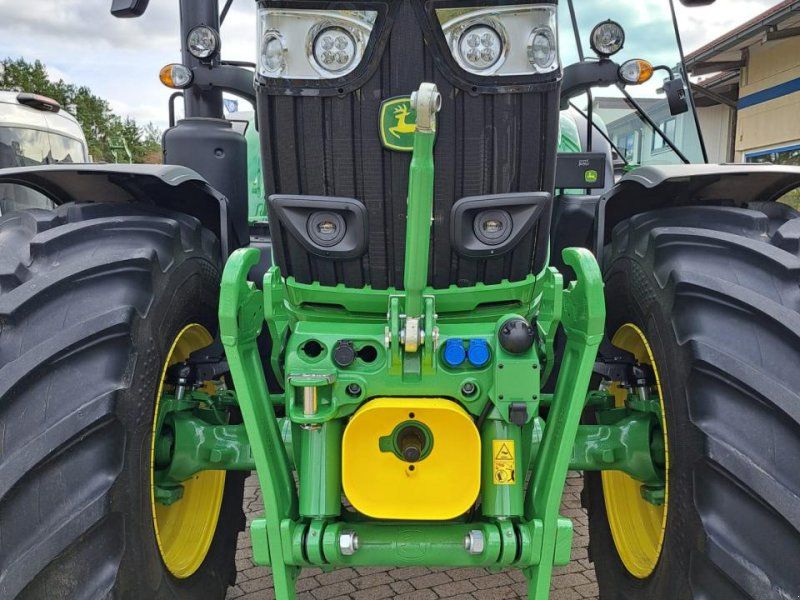 John Deere 6195M