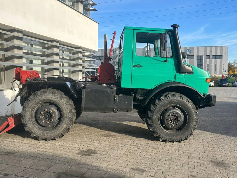 Mercedes-Benz Unimog 1300