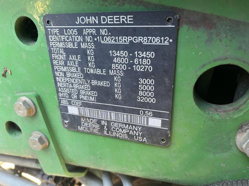 John Deere 6215R