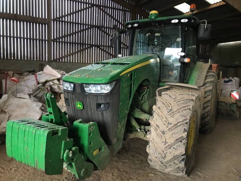 John Deere 8260 R