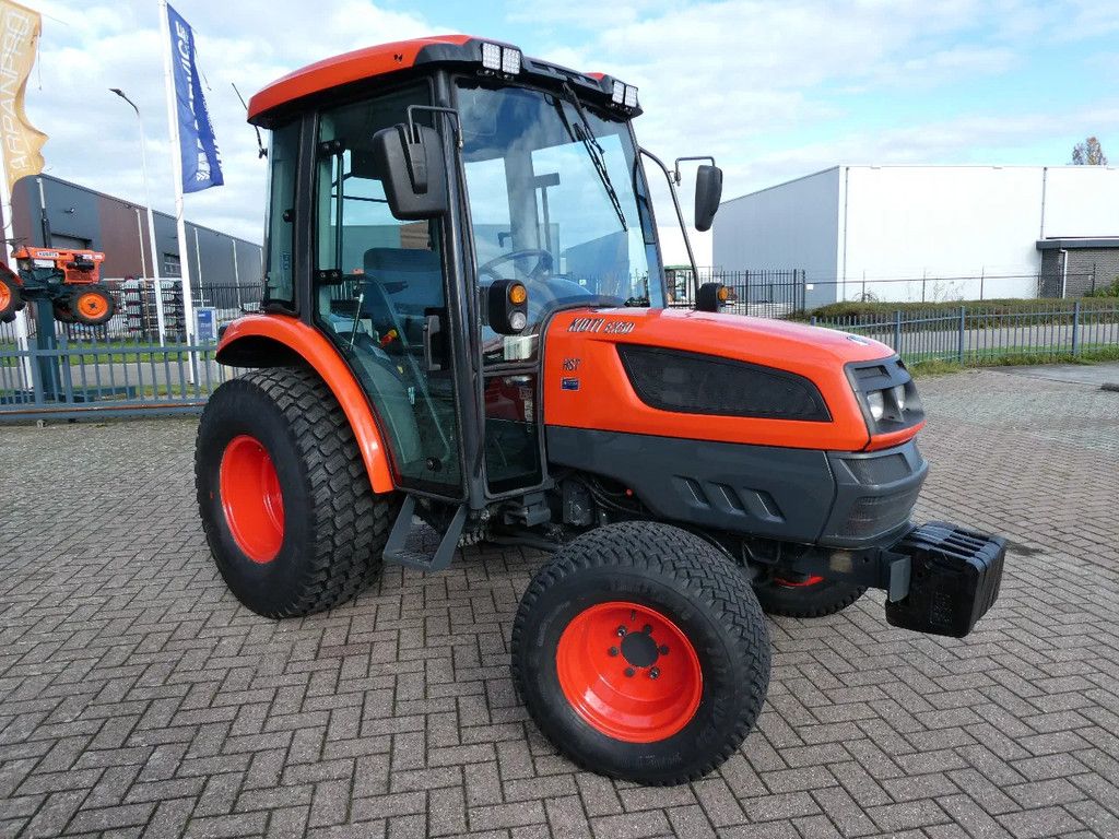 Kioti EX50 4wd HST / 02146 Draairuen / Fabriekscabine