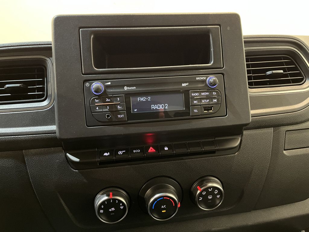 Renault Master 2.3 dCi 145 PK L3 DC Dubbel Cabine Open Laadbak / Euro 6 / Airco / Trekhaak / Cruise Control / DC 7 Pers. / 24.400 KM !!