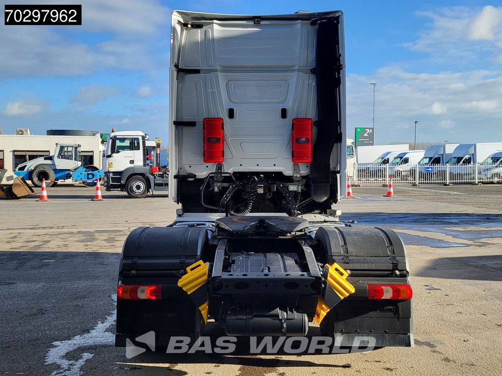 Mercedes Actros Actros 1851 4X2 GigaSpace ADR 2xTanks Xenon Euro 6