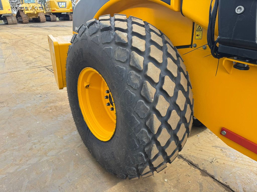 JCB VM166D