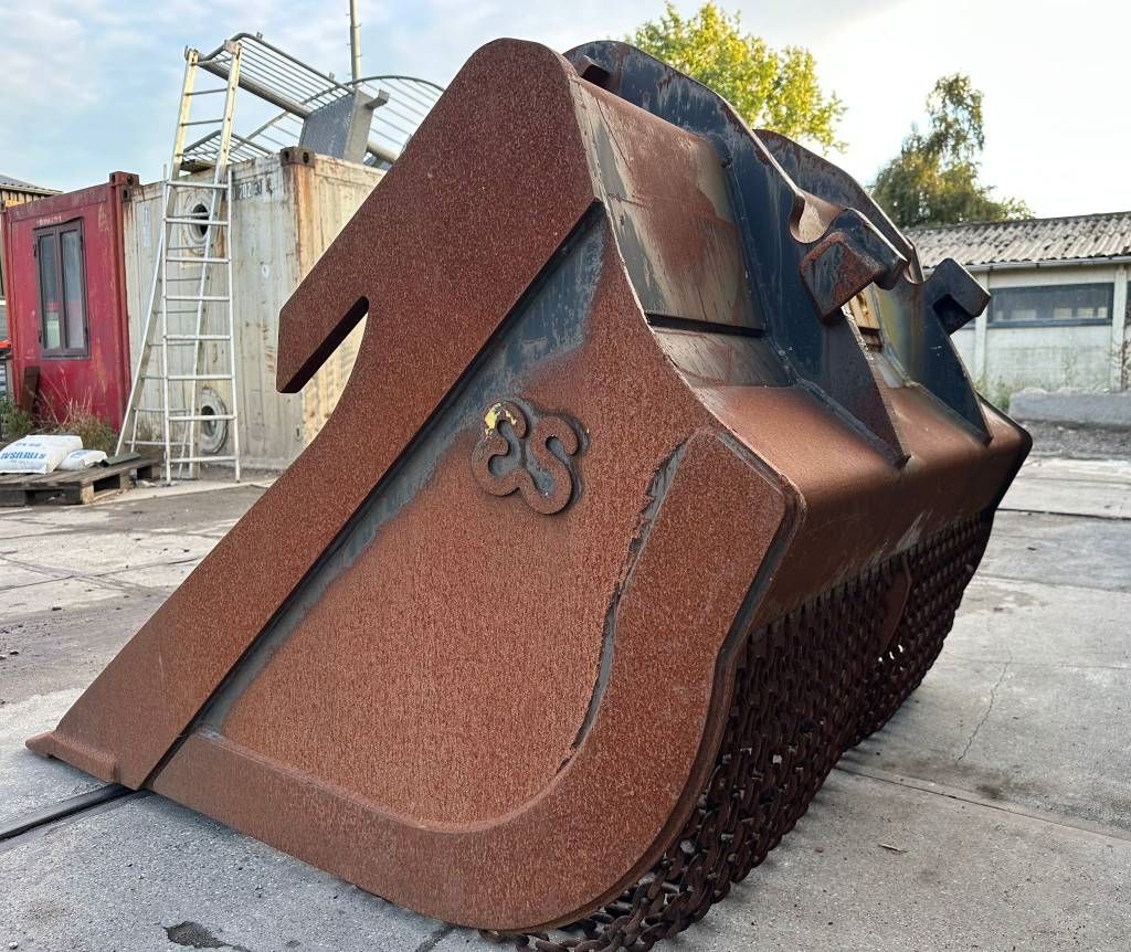 Eurosteel chainbucket 1700ltr 150cm wide kettingbak