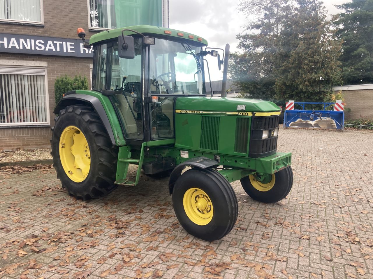 John deere 6010