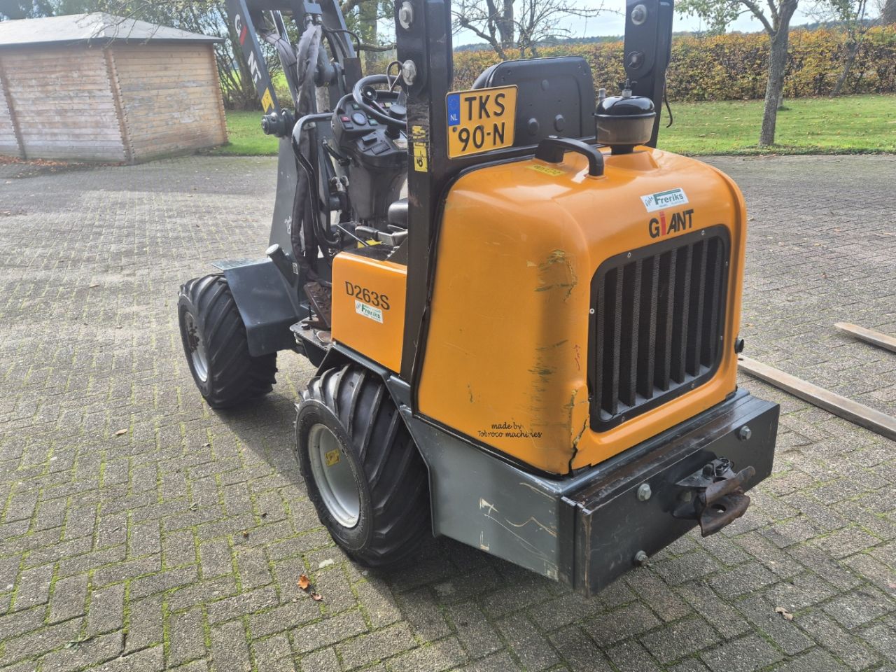 Giant 263 mini shovel