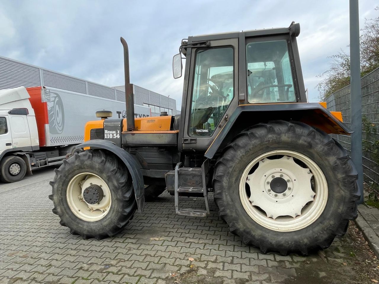 Renault TZ 110.54 tractor