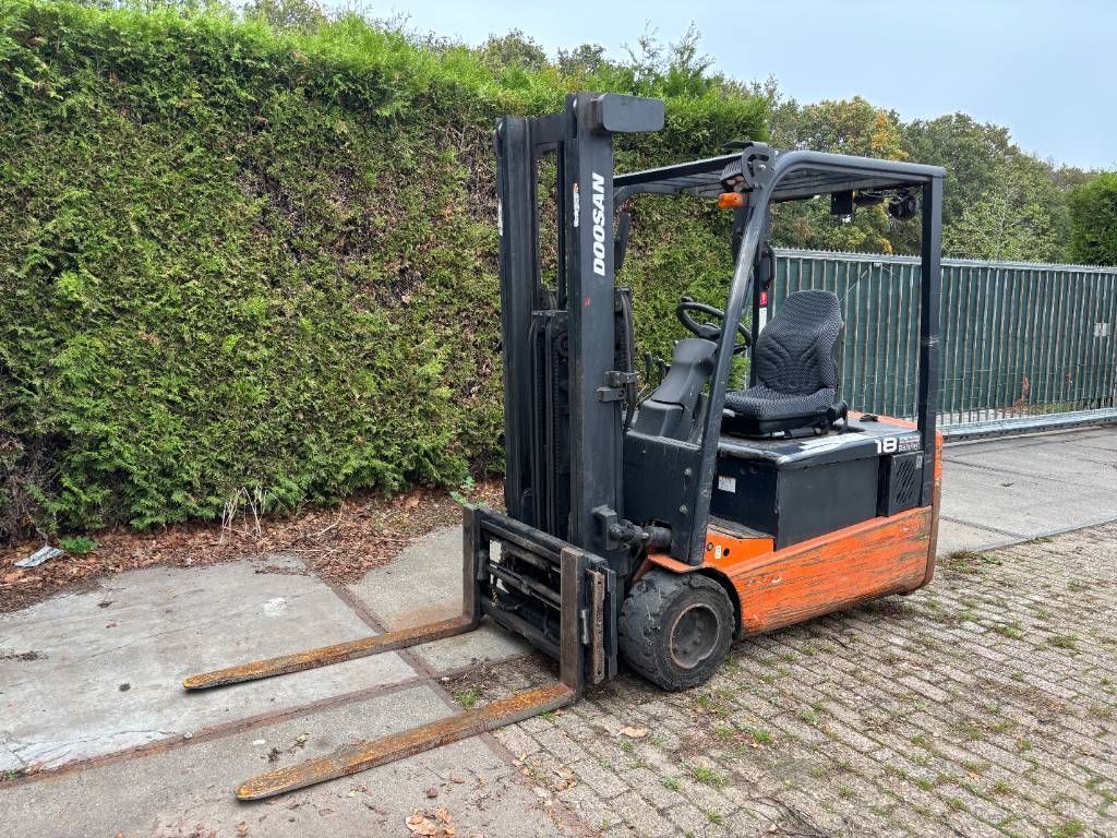 Doosan B18T-5 elektrische heftruck 1.8 ton dublo mast B18