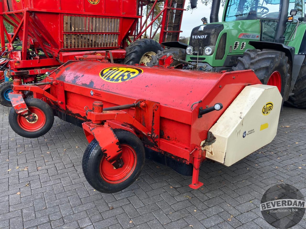 Gilles / Steenbergen bietenrooier + WKM bietenlader