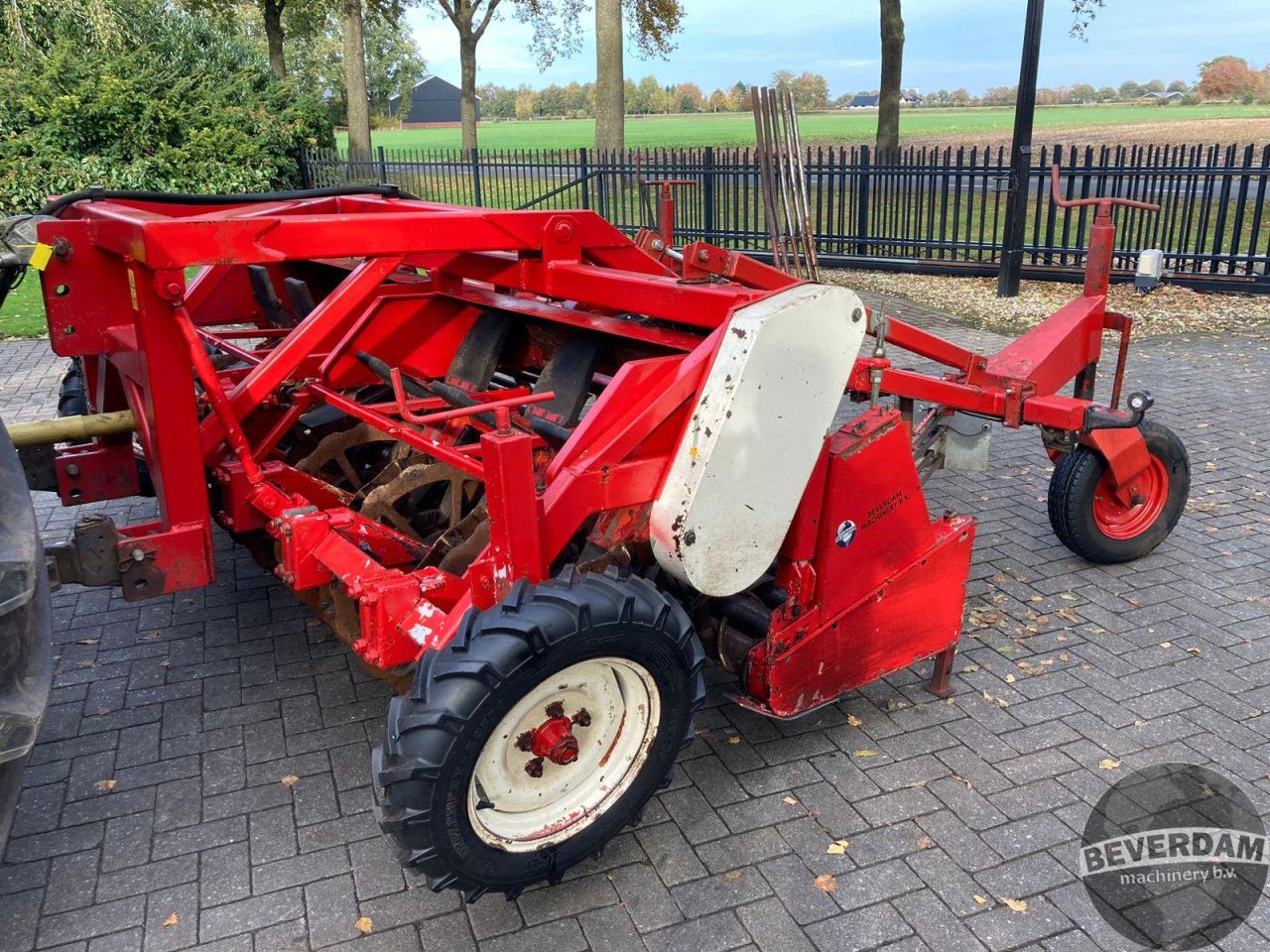 Gilles / Steenbergen bietenrooier + WKM bietenlader