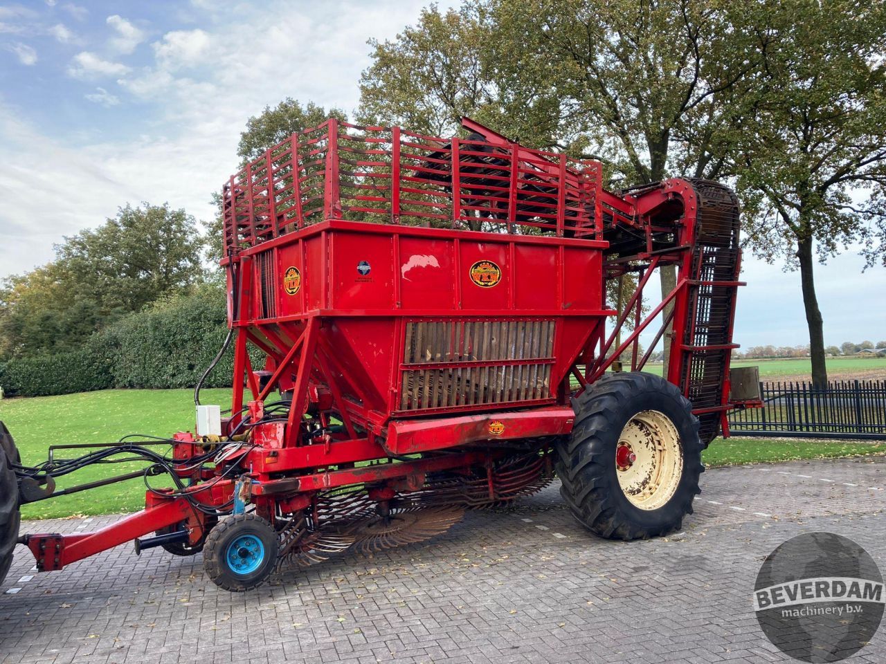 Gilles / Steenbergen bietenrooier + WKM bietenlader