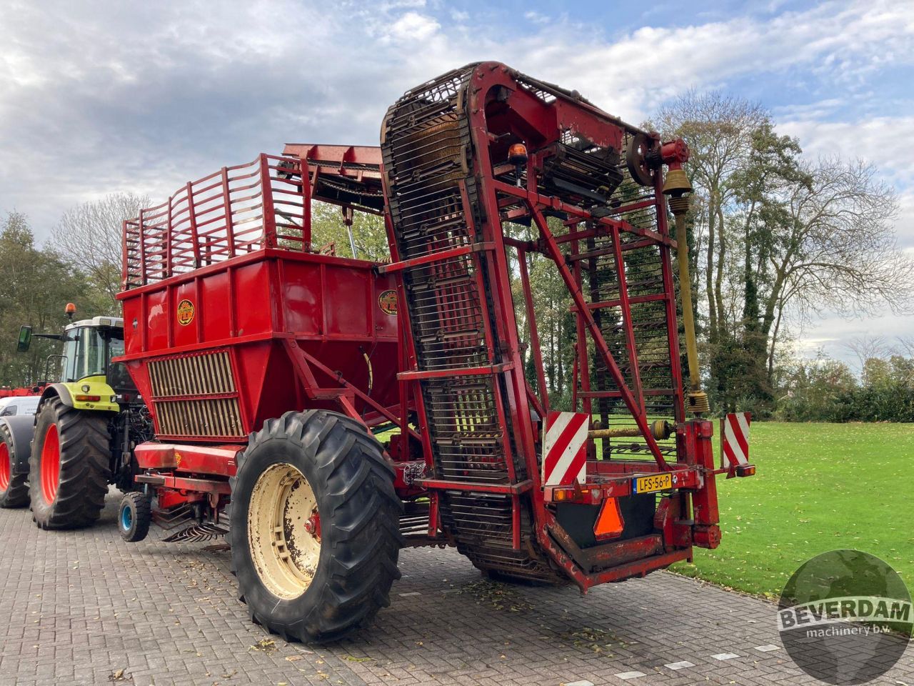 Gilles / Steenbergen bietenrooier + WKM bietenlader