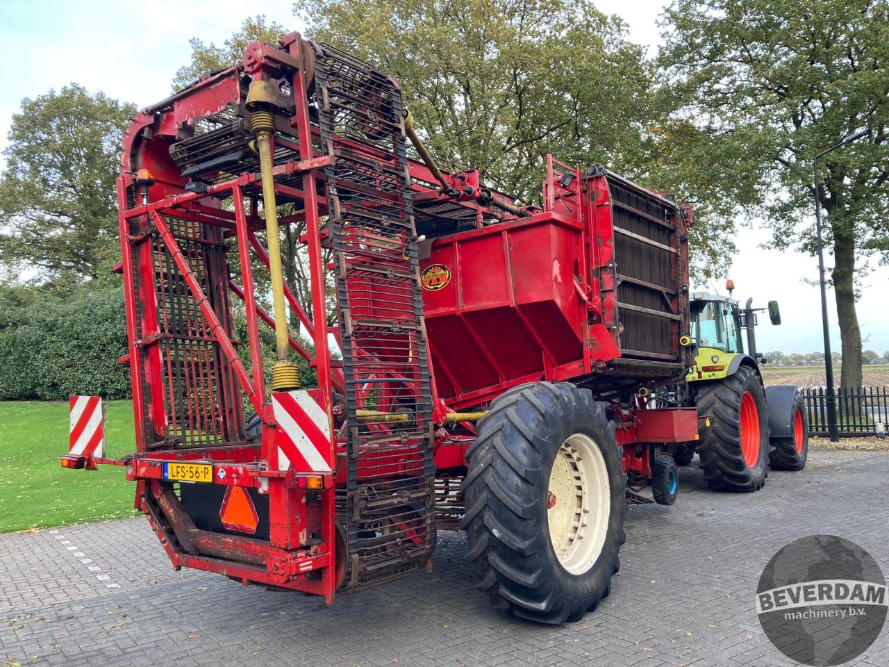 Gilles / Steenbergen bietenrooier + WKM bietenlader