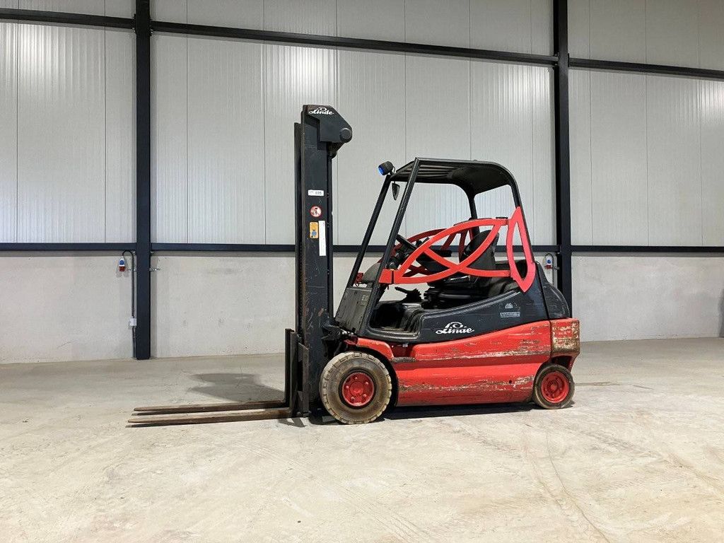Forklift Linde E30-02 Electric 3000kg 5.5m 2005