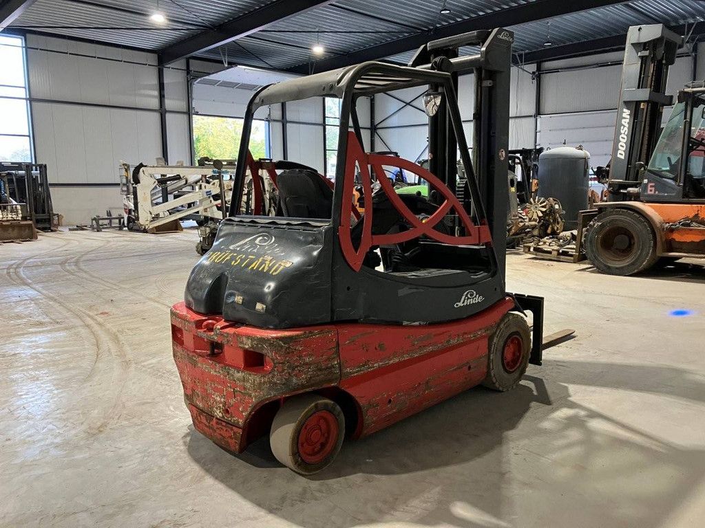 Forklift Linde E30-02 Electric 3000kg 5.5m 2005