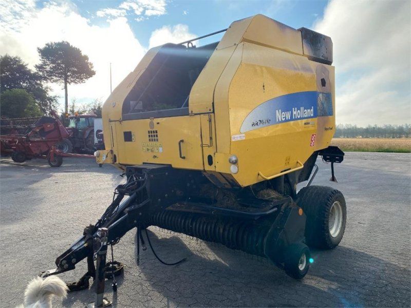 New Holland BR7070