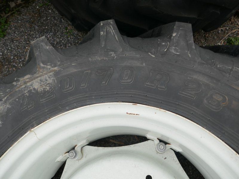 Taurus 420/70R28 mit NH Felge
