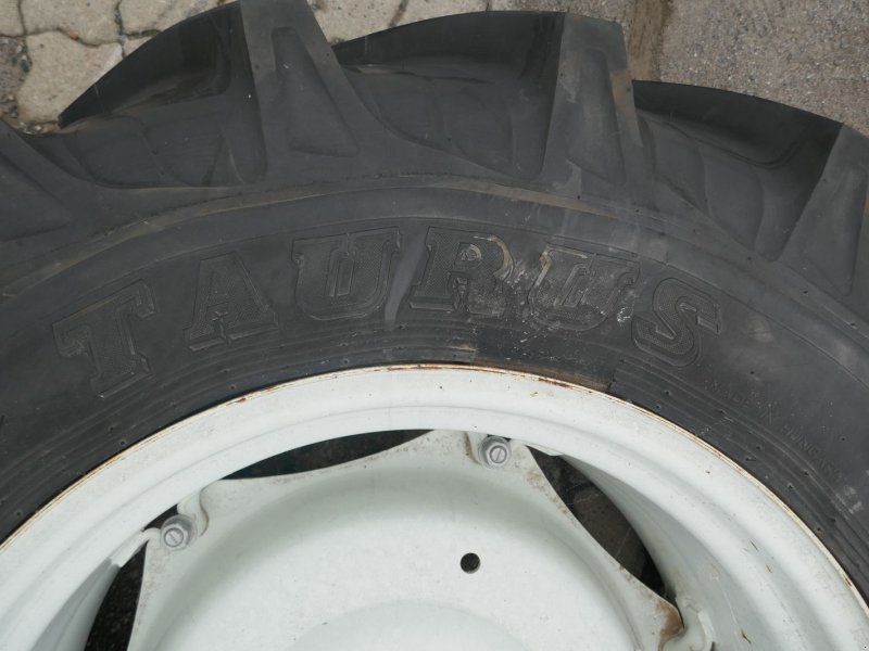 Taurus 420/70R28 mit NH Felge