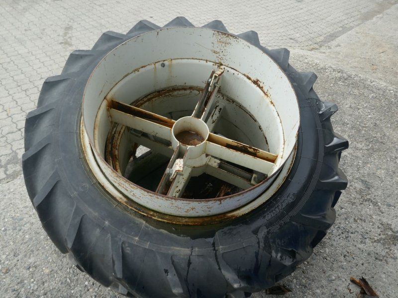 Trinker 12.4-32 Zwillingräder