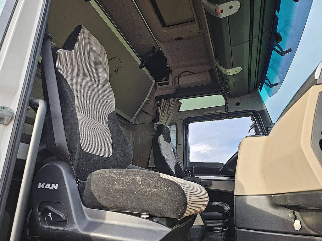 M.A.N. 18.460 TGX xxl mega ret. 1210l