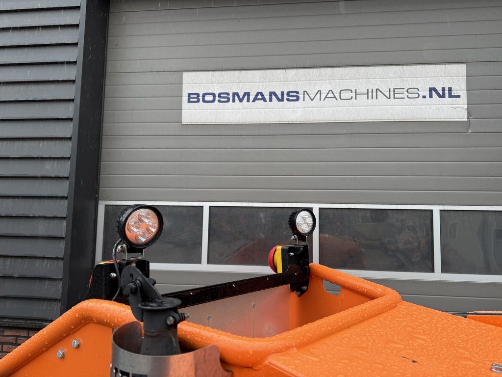 TE HUUR Eliet mega prof onroad mobiele versnipperaar / houthakselaar 80 km/u