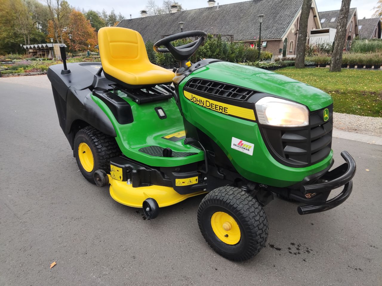 JOHN DEERE zitmaaier (type X155R, 18 pk V-Twin, i.z.g.s.!)