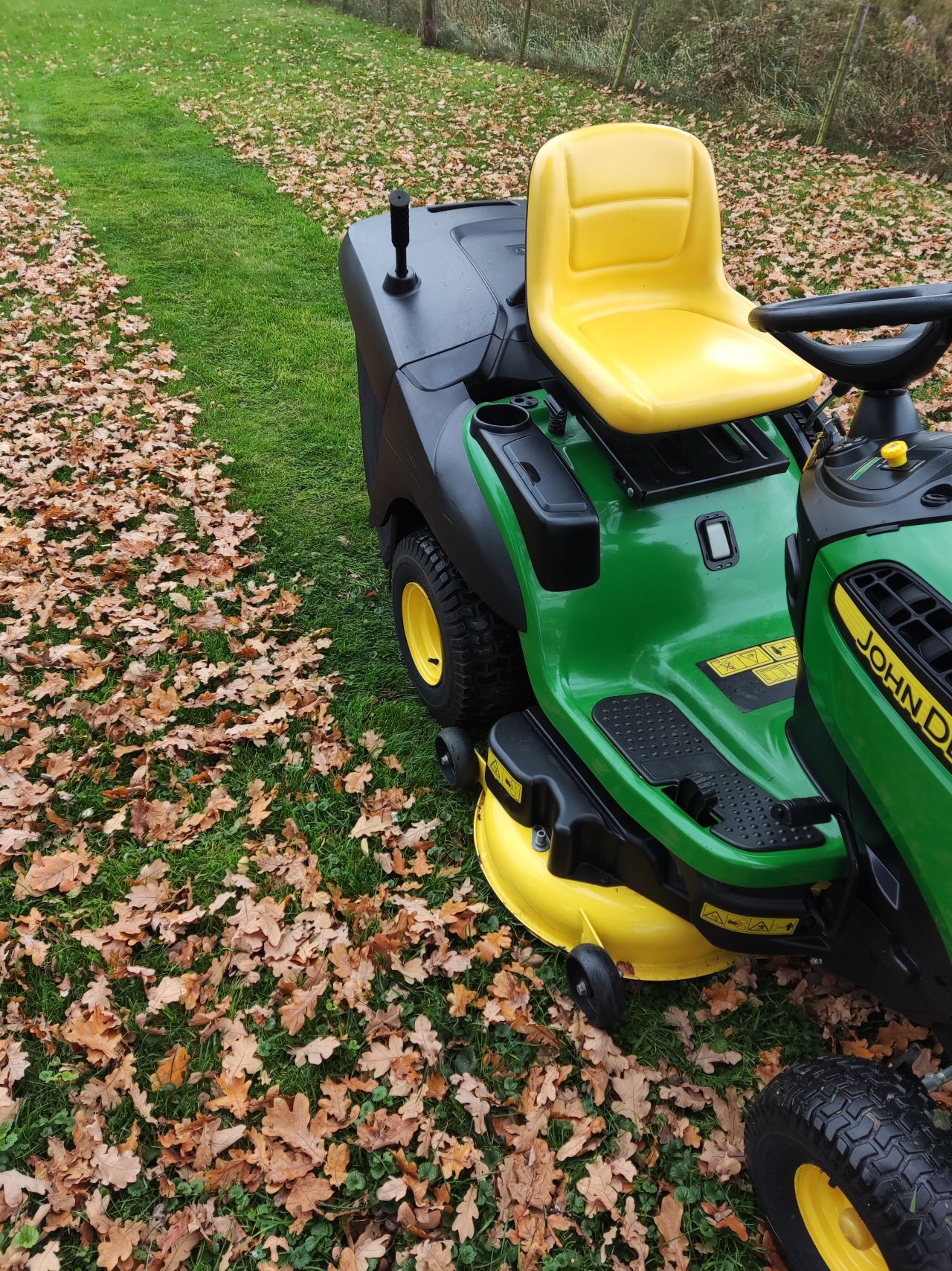 JOHN DEERE zitmaaier (type X155R, 18 pk V-Twin, i.z.g.s.!)