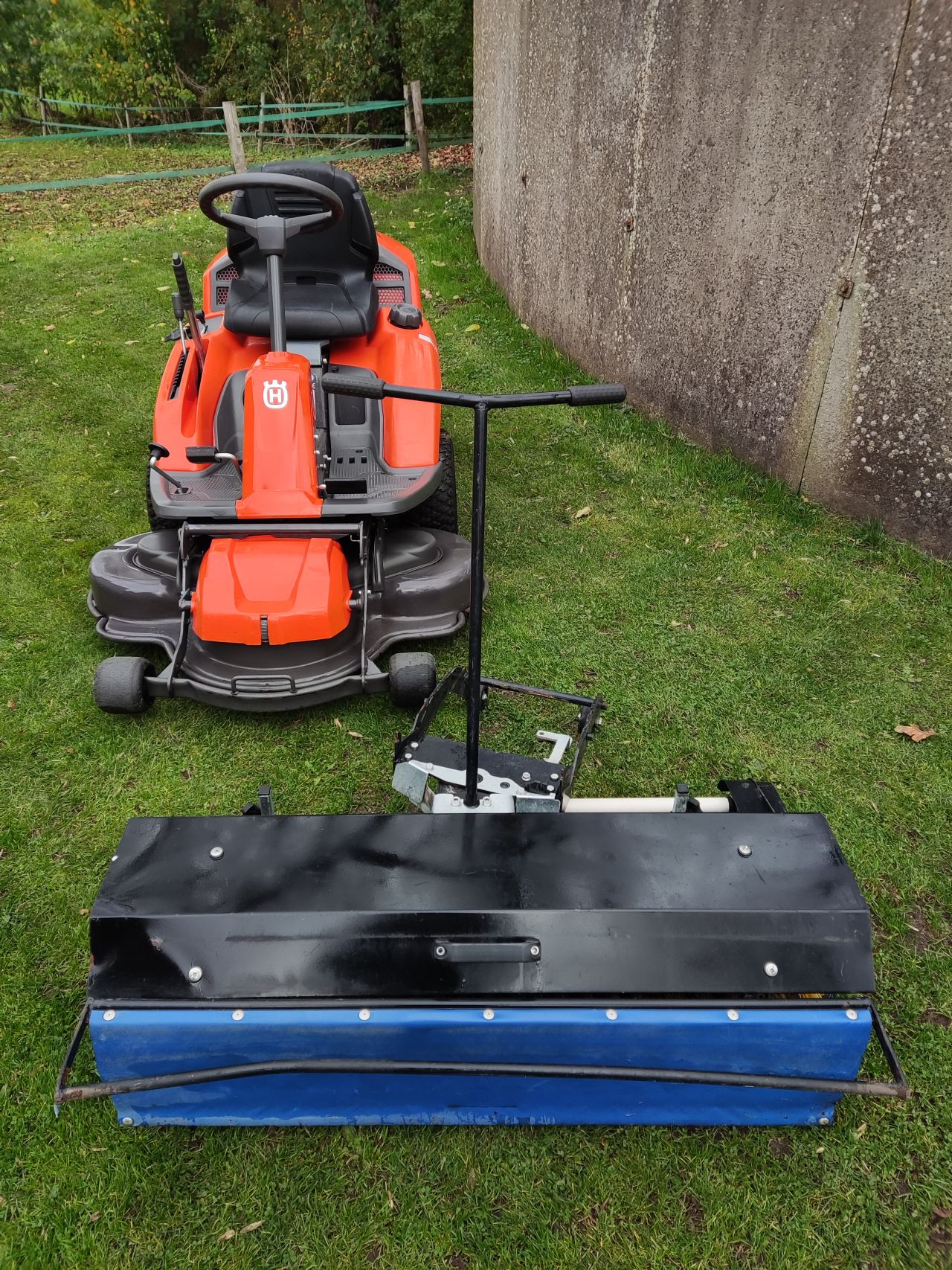 HUSQVARNA zitmaaier (type R216, B&S, 103 cm, veegbezem)