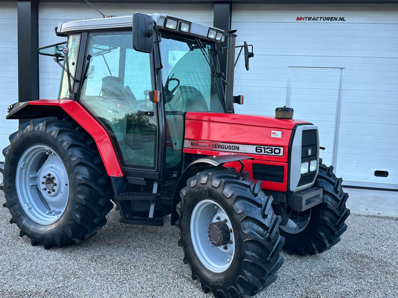 TE KOOP: zeer nette MASSEY FERGUSON 6130