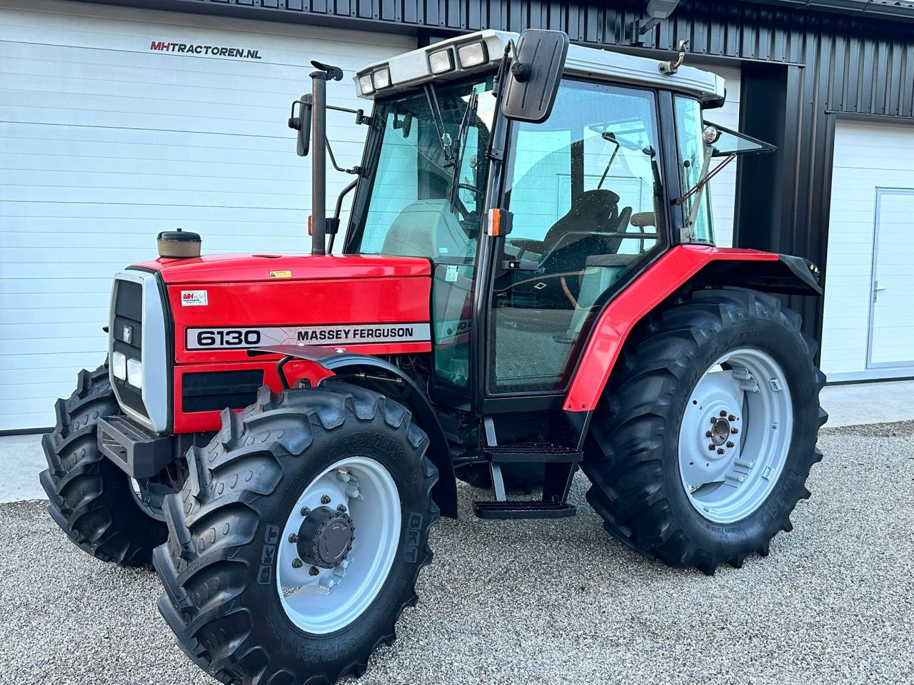 TE KOOP: zeer nette MASSEY FERGUSON 6130