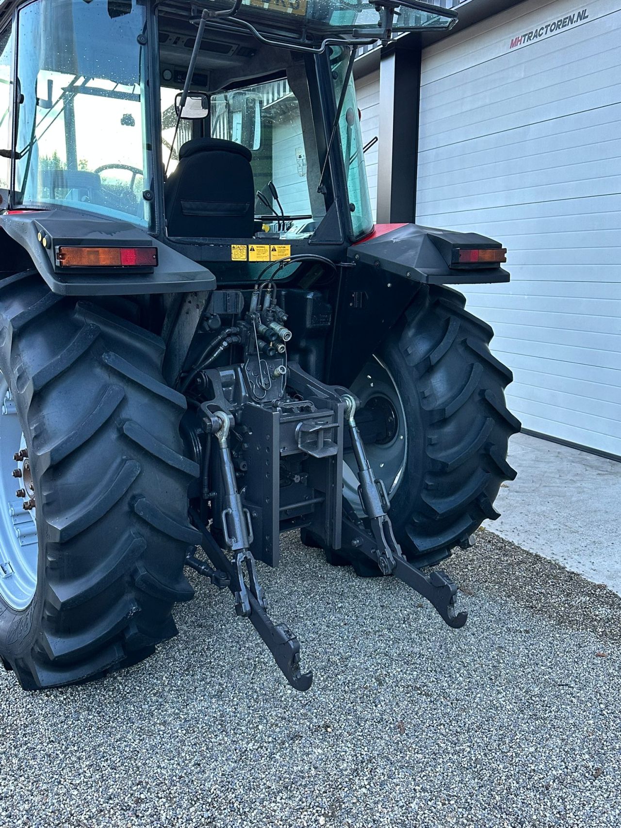 TE KOOP: zeer nette MASSEY FERGUSON 6130