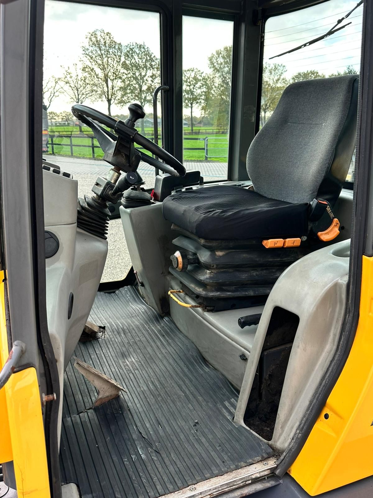 TE KOOP: zeer nette KOMATSU WA 85-3