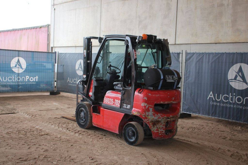 Heftruck Nissan 25 LPG 2500kg 3.3m 2015