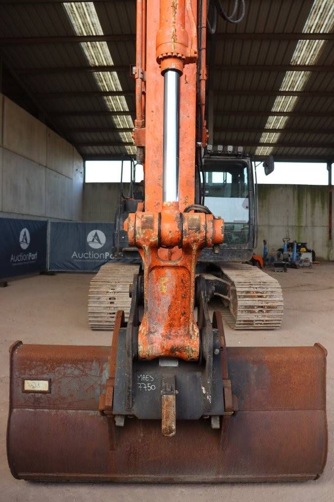 Rupsgraafmachine Hitachi ZX190LC-6 Diesel 2020