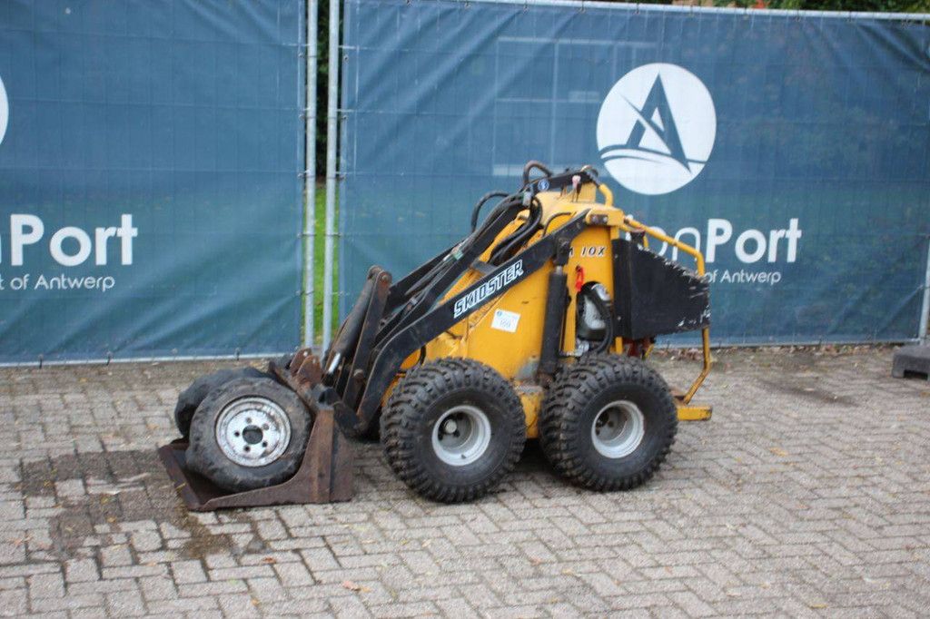 Skid Steer Loader Skidster M10X Petrol 20 hp with attachments
