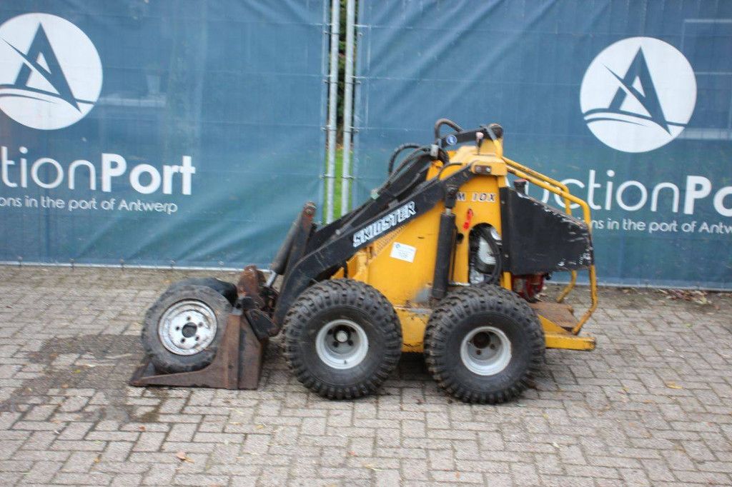 Skid Steer Loader Skidster M10X Petrol 20 hp with attachments