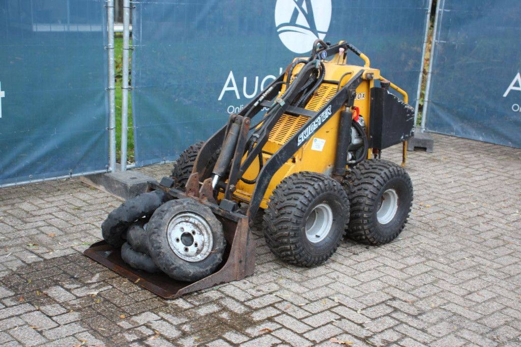 Skid Steer Loader Skidster M10X Petrol 20 hp with attachments