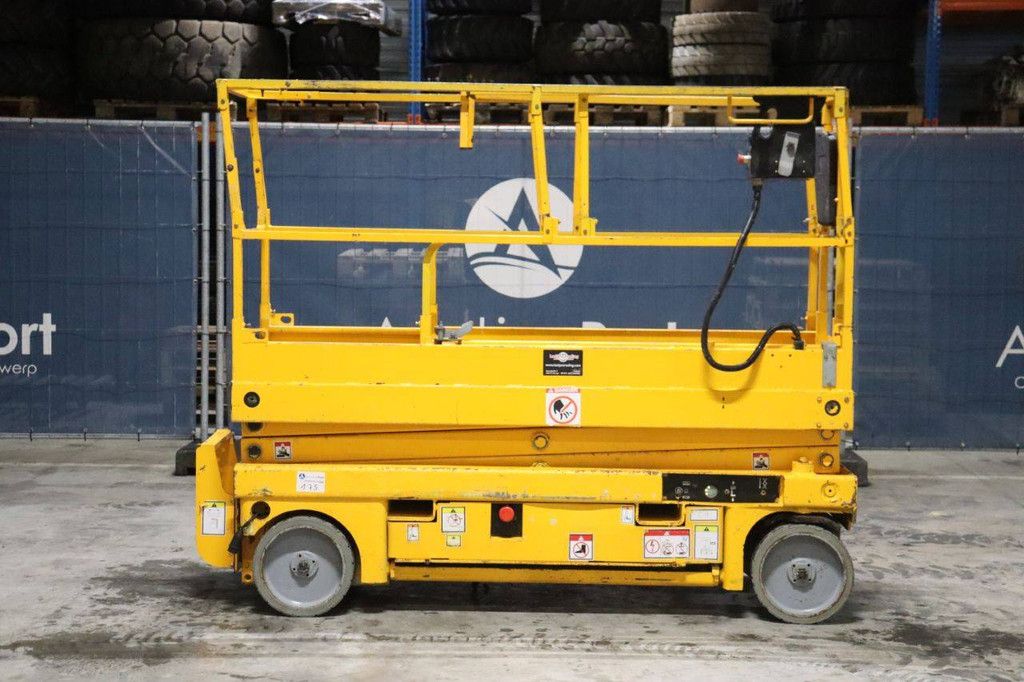 Scherenbühne Haulotte Compact 8 Electric 8m 2011