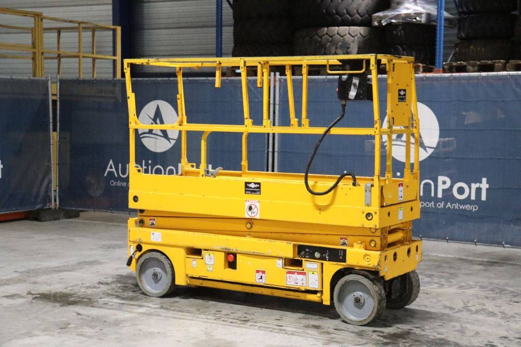 Scherenbühne Haulotte Compact 8 Electric 8m 2011