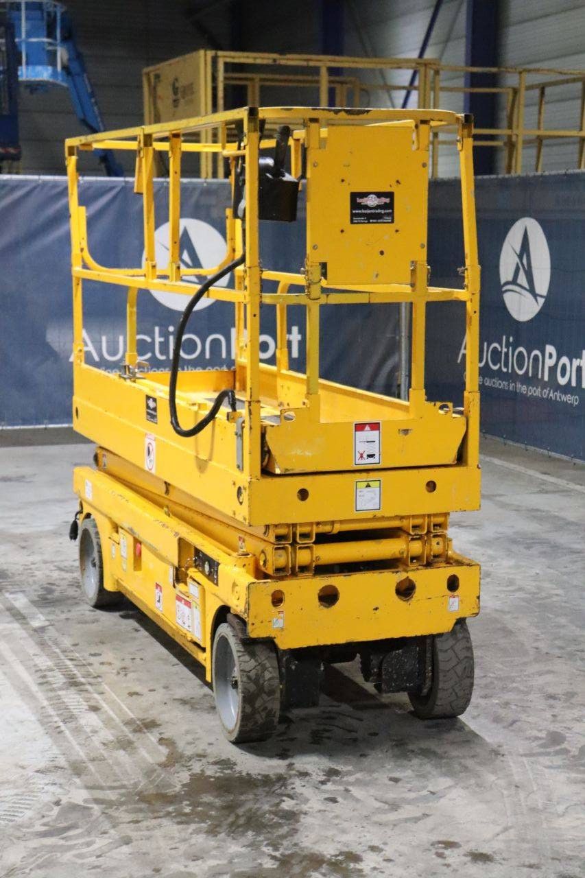 Scherenbühne Haulotte Compact 8 Electric 8m 2011