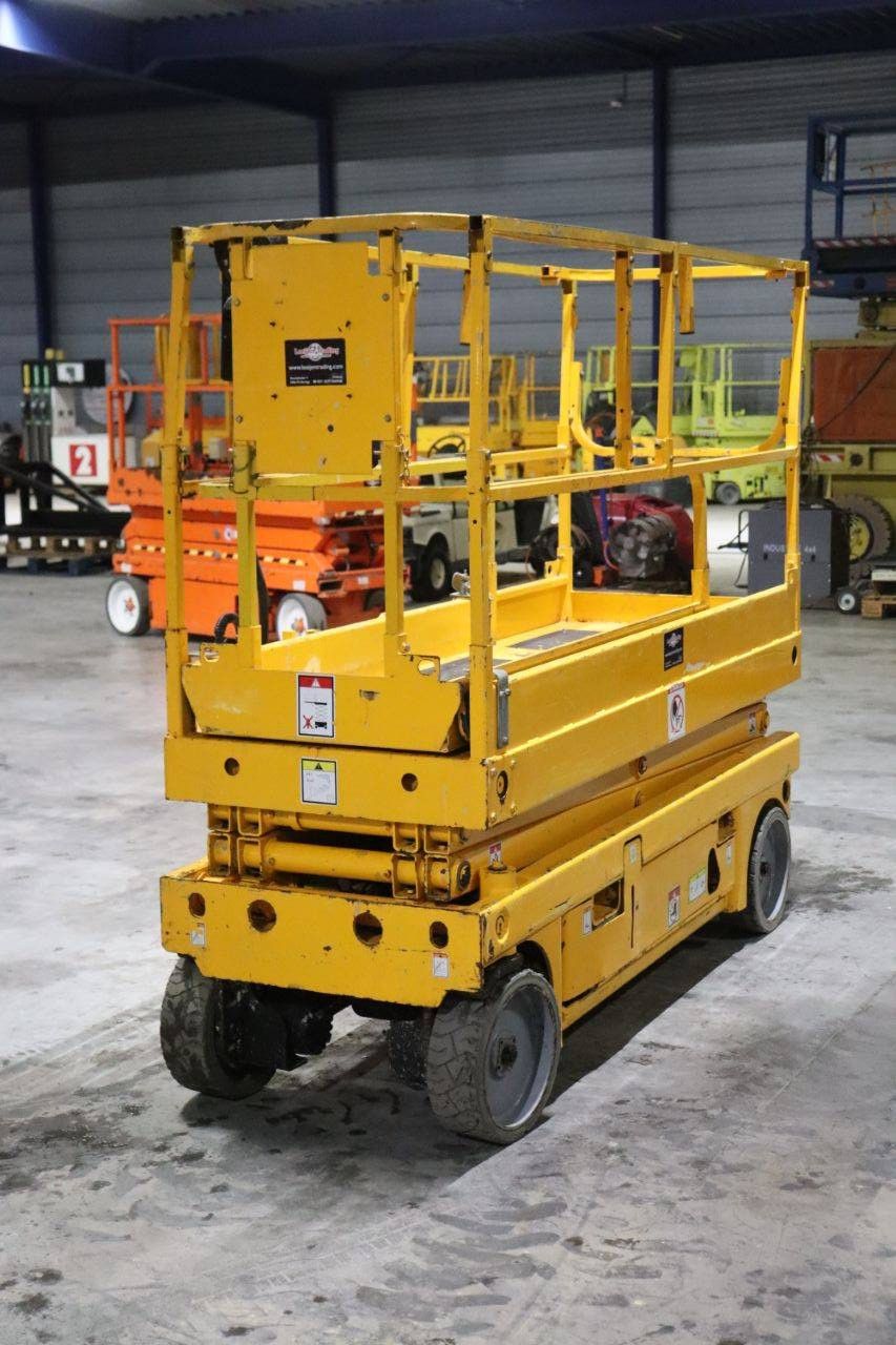 Scherenbühne Haulotte Compact 8 Electric 8m 2011