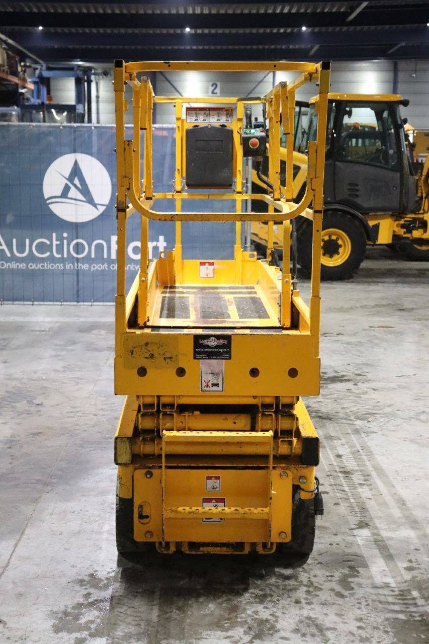 Scherenbühne Haulotte Compact 8 Electric 8m 2011