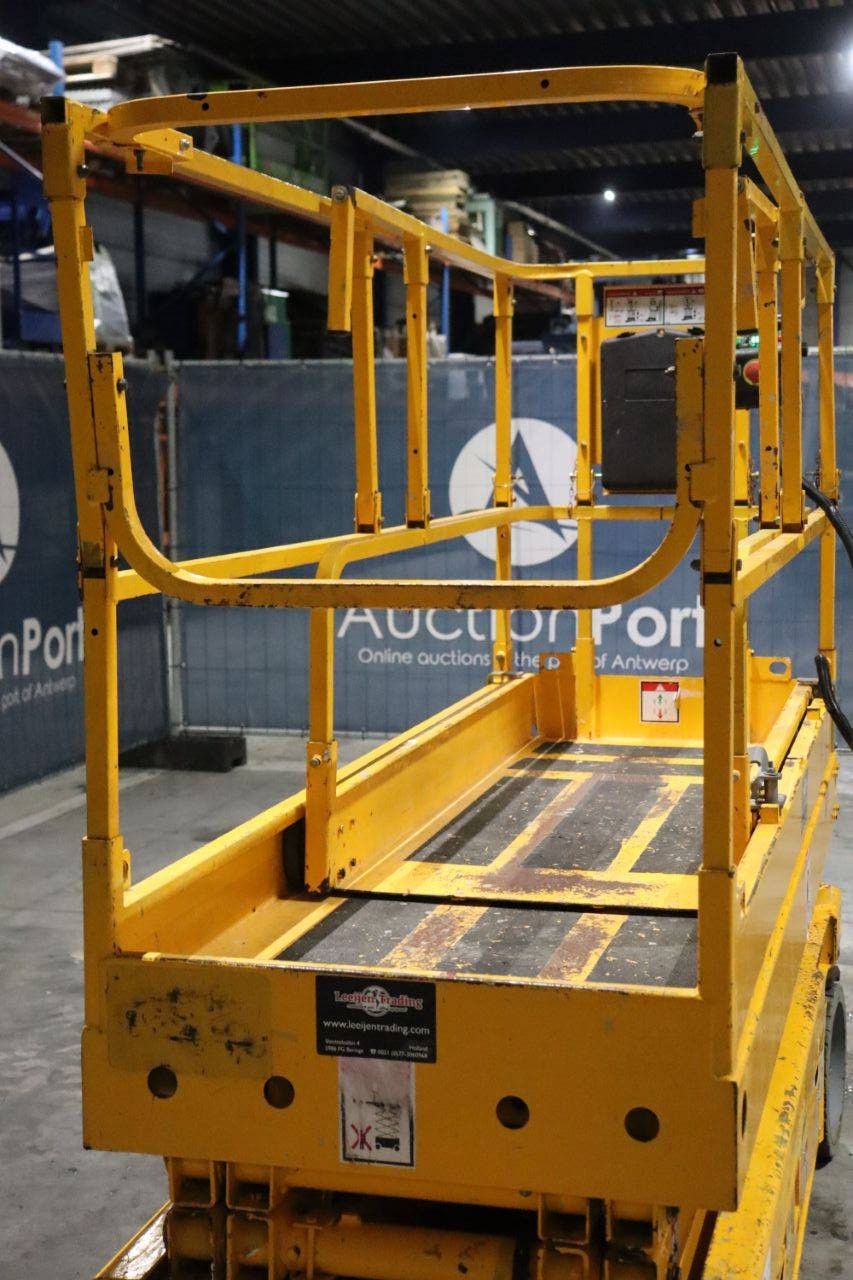 Scherenbühne Haulotte Compact 8 Electric 8m 2011