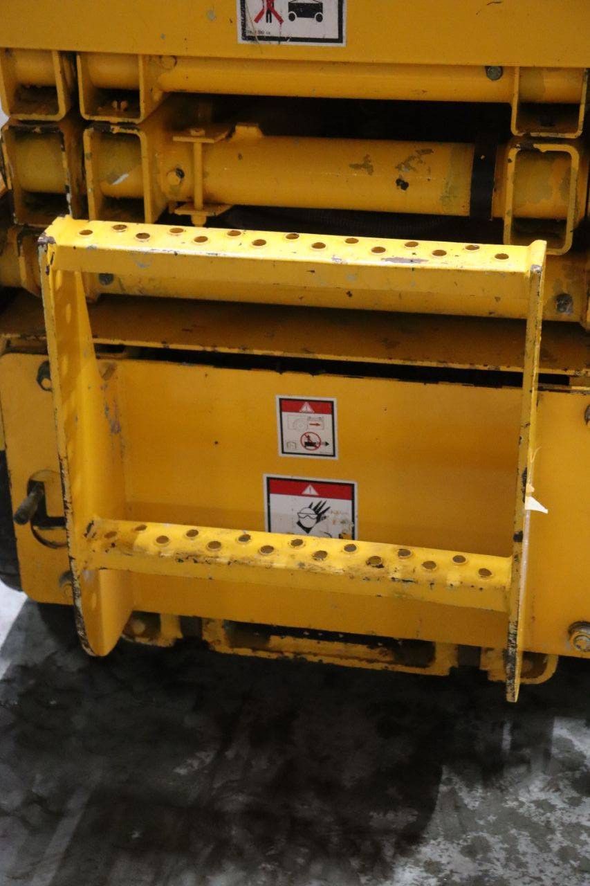 Scherenbühne Haulotte Compact 8 Electric 8m 2011