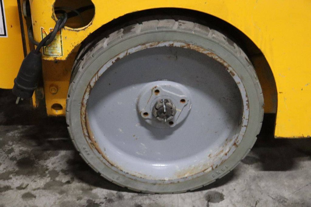 Scherenbühne Haulotte Compact 8 Electric 8m 2011